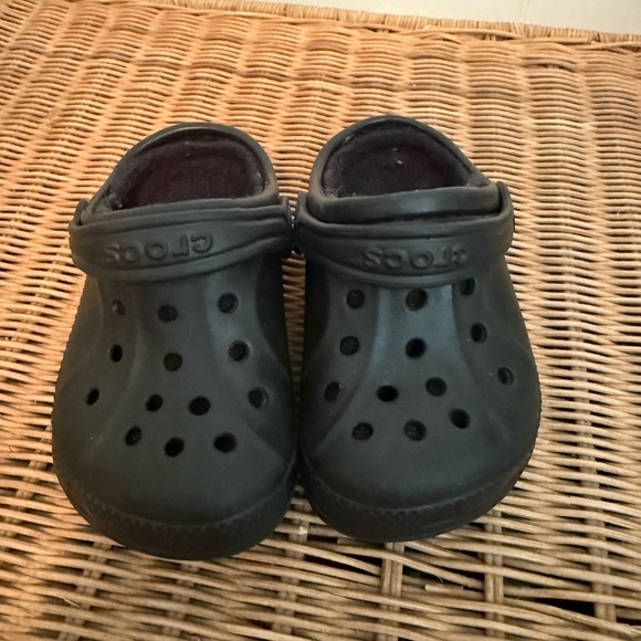Crocs Children's Fuzz Lined Slide On Clogs Unisex Boys Sz 6 Girls Sz 7 VGUC - Picture 1 of 7
